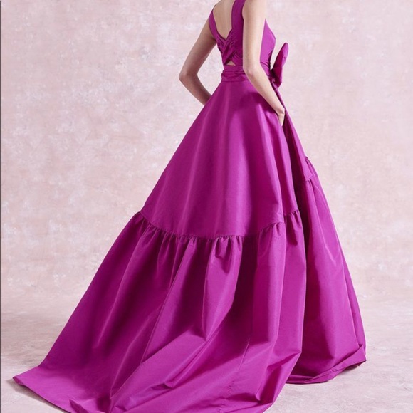 Carolina Herrera gown - Picture 2 of 3